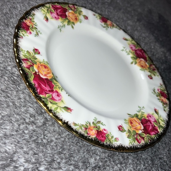 SALAD / DESERT PLATE OLD COUNTRY ROSES ROYAL ALBERT BONE CHINA ENGLAND 1962 VTG - Picture 4 of 12